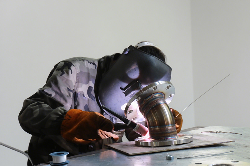 Detail welding of ethylene oxide disinfection cabinet Detail welding of ethylene oxide disinfection cabinet
